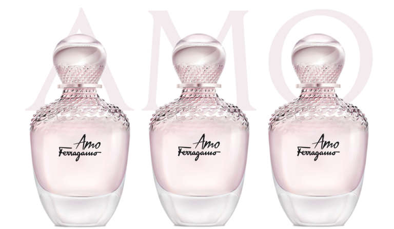 Montage de trois flacons du parfum féminin Amo de Ferragamo